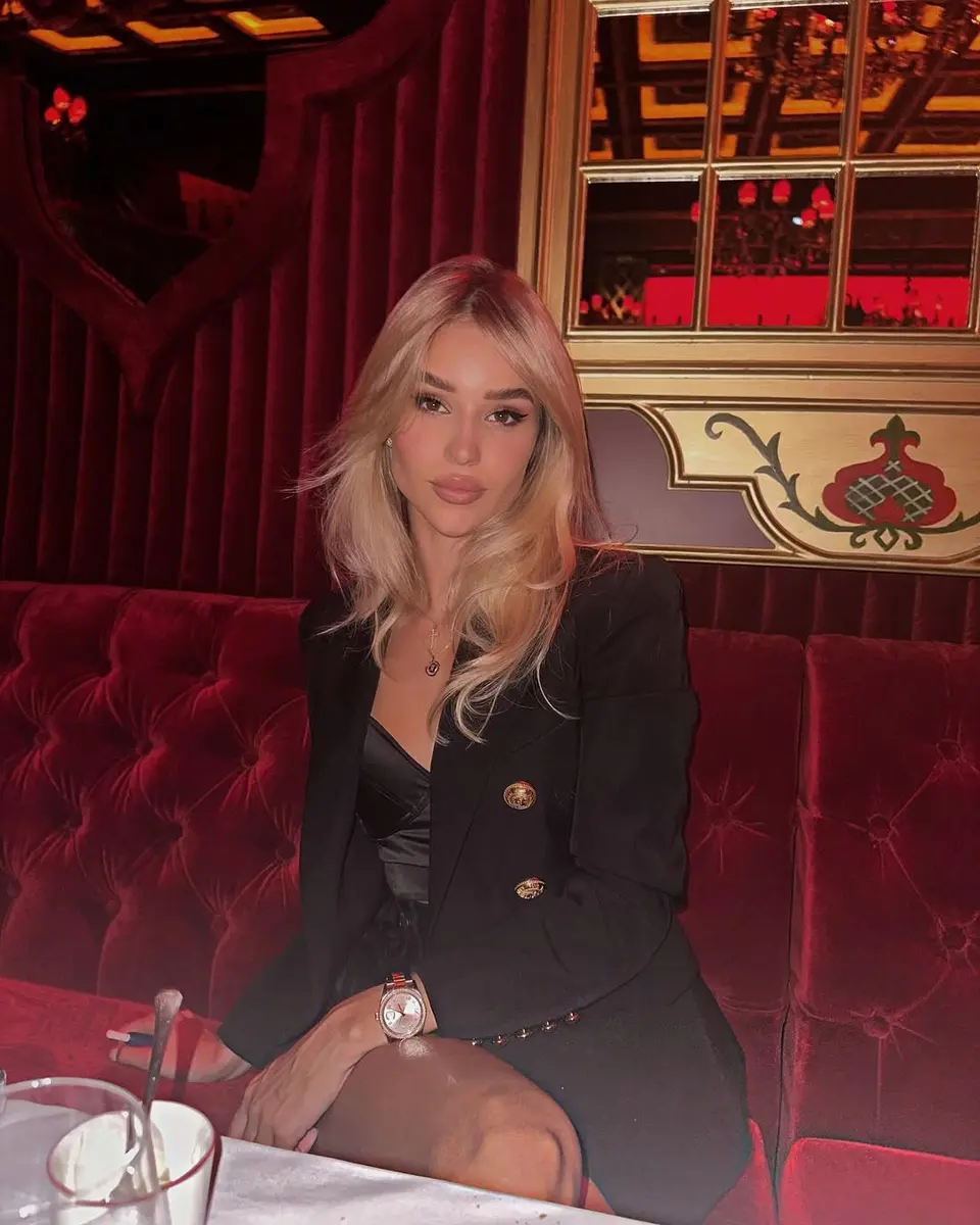 Amira escort in Dubai