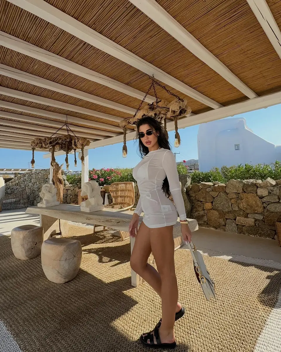 Luna escort in Dubai