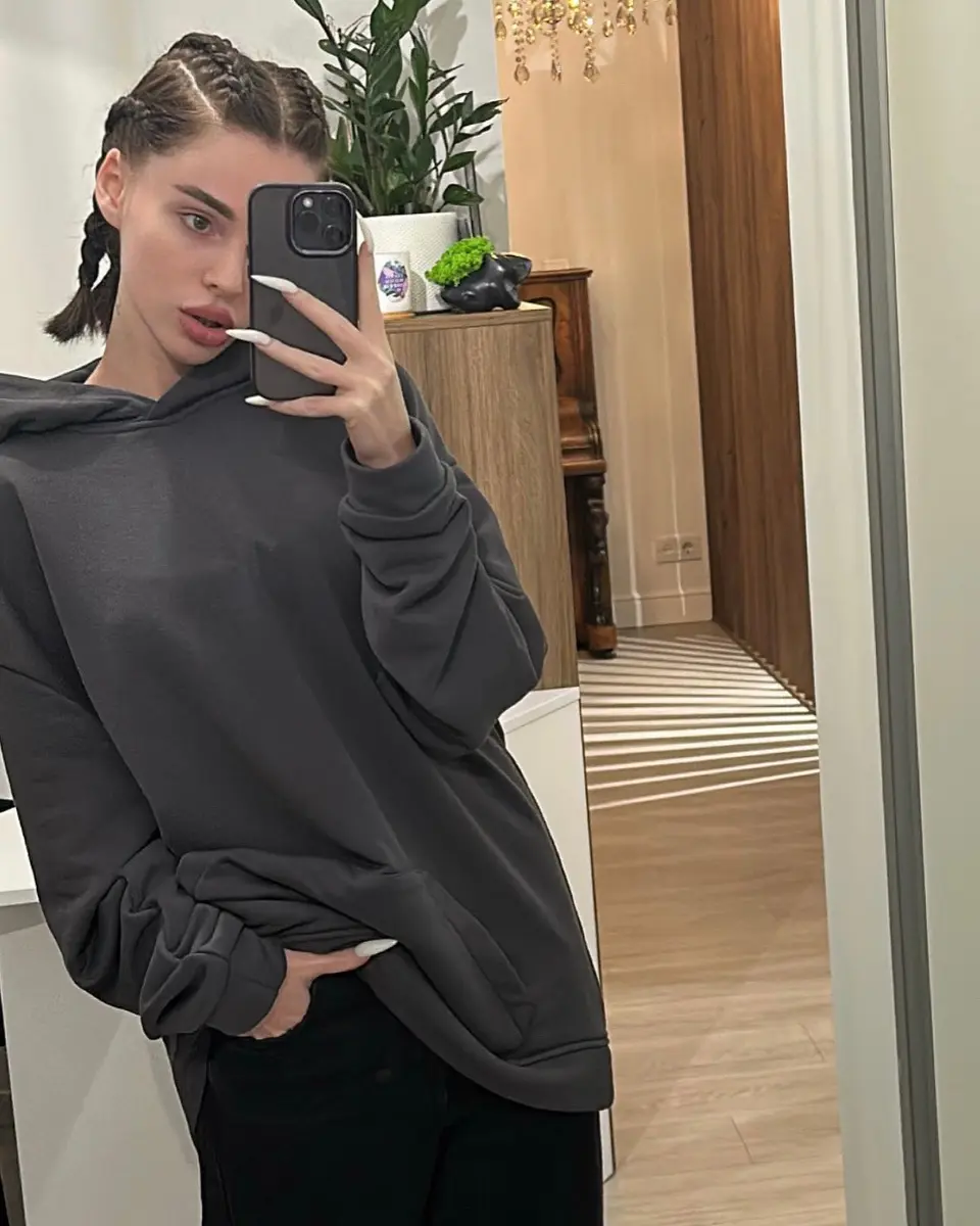 Melania escort in Dubai