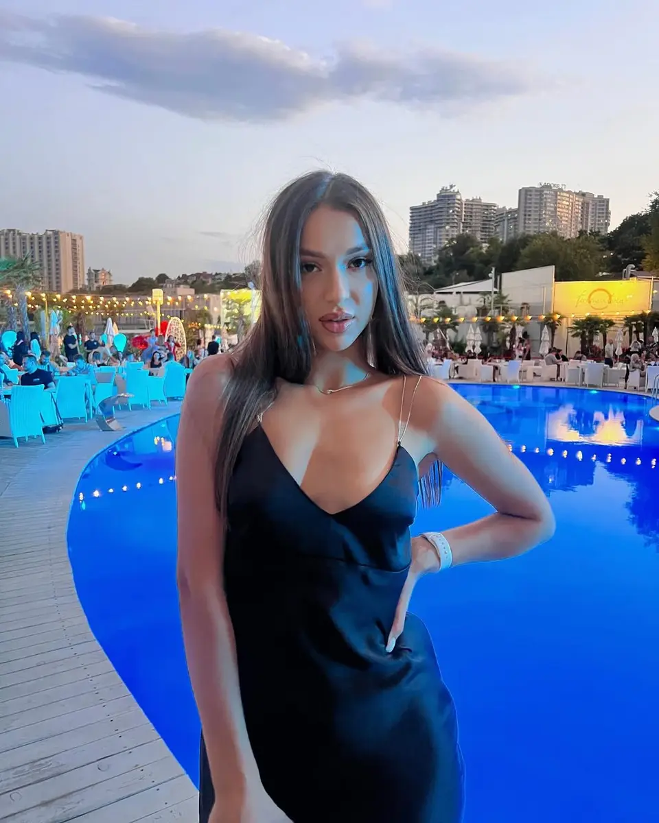 Penelope escort in Dubai