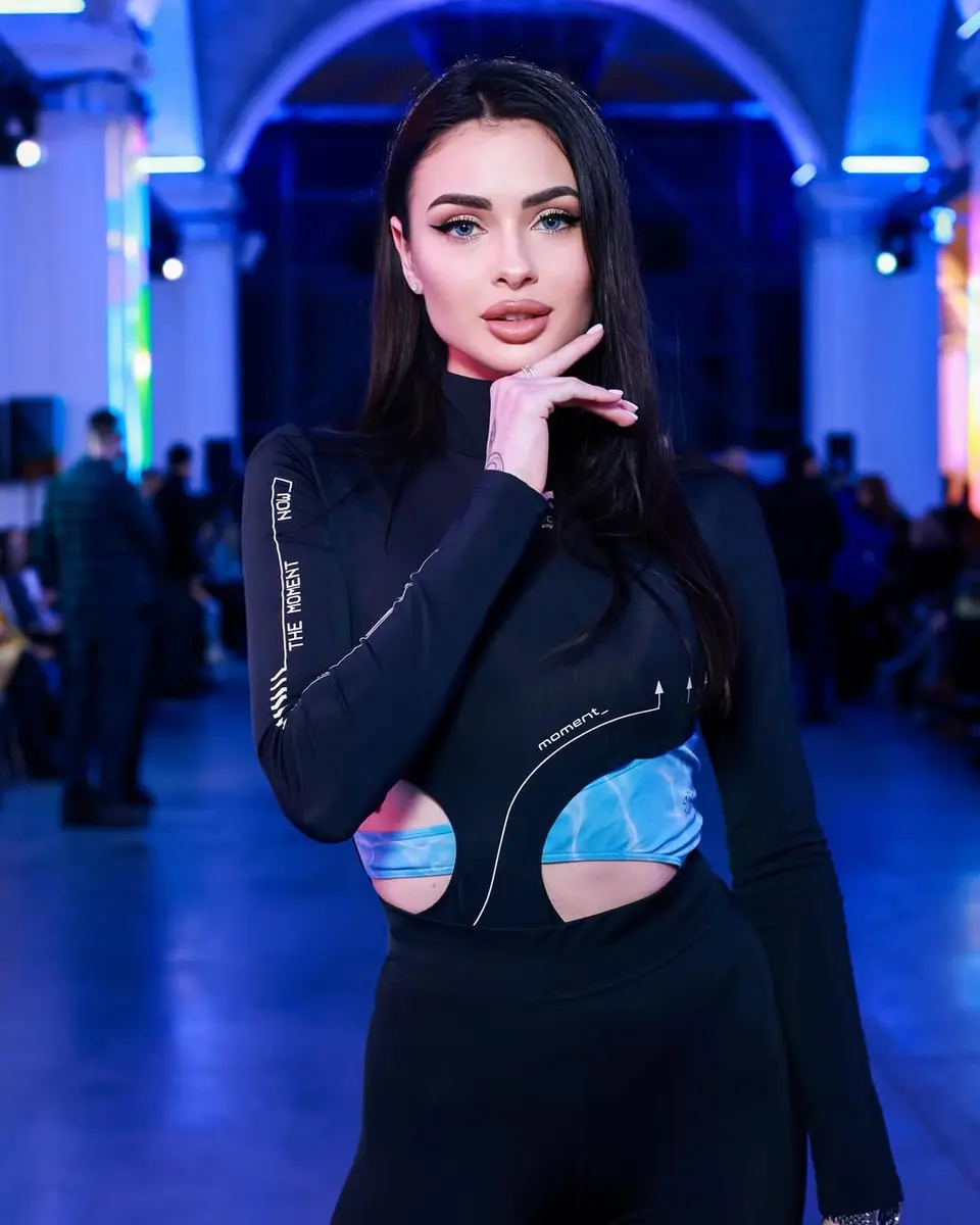 Rose escort in Dubai